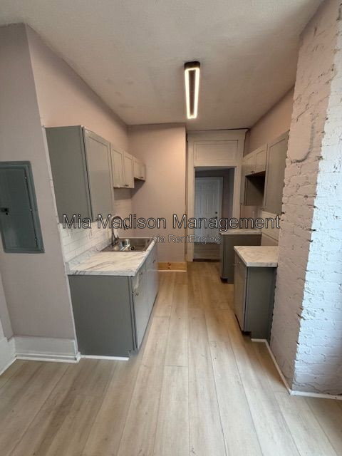 Building Photo - 513 W 35th St
