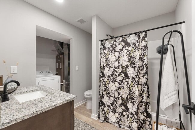 Building Photo - 382 N Franklin St