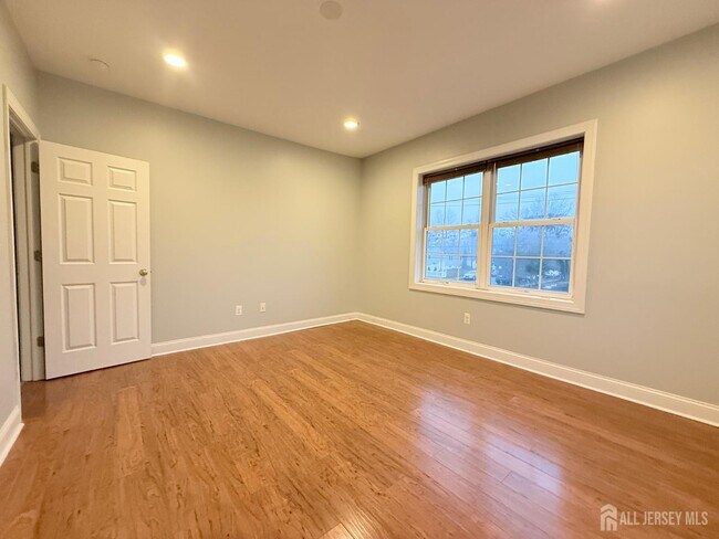 Building Photo - 664 Amboy Ave