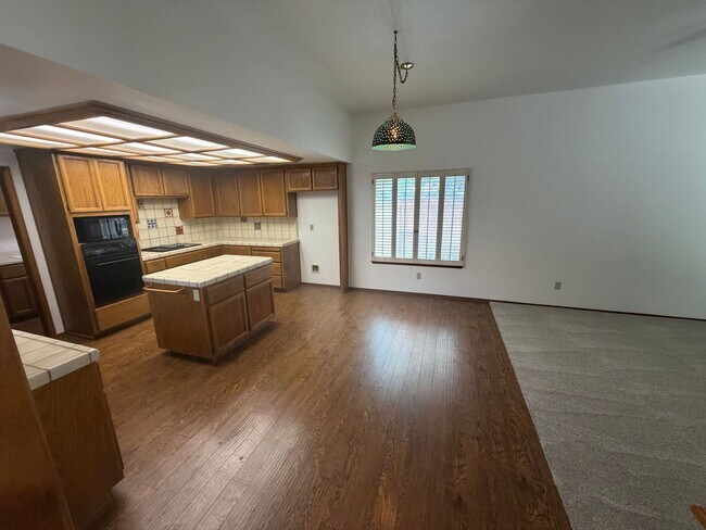 Building Photo - 4 bedroom | 2 bathroom | Gold River home