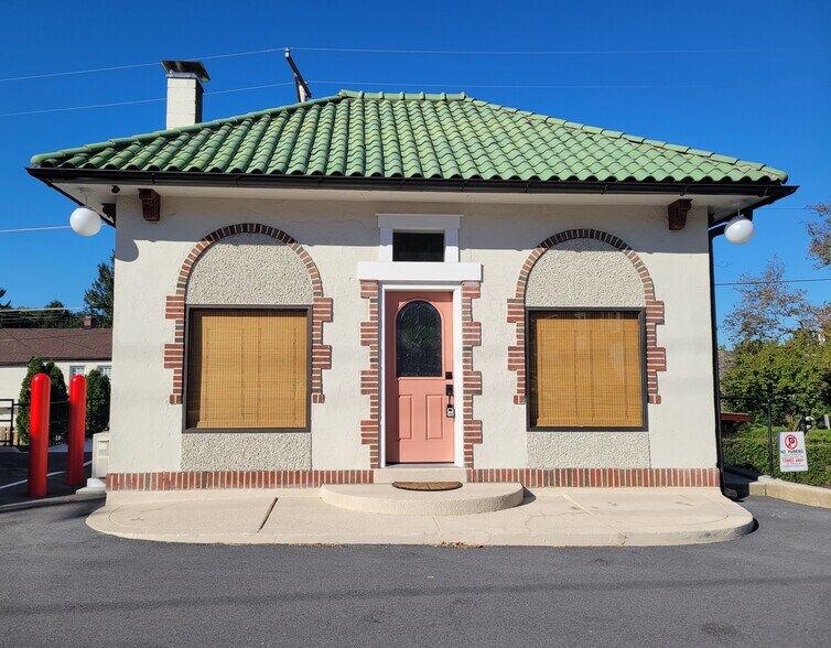 Building Photo - 2581 Perkiomen Ave