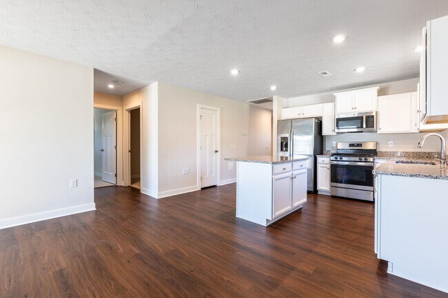 Building Photo - Gorgeous Newer Home in New Development