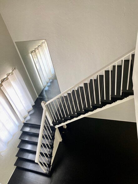 view upstairs - 1044 N Crescent Heights Blvd