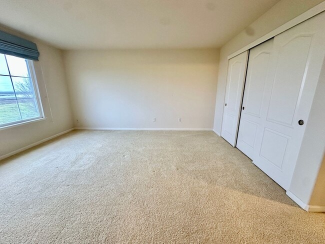 Building Photo - Coming Soon! Charming 3-Bedroom Hamilton Home