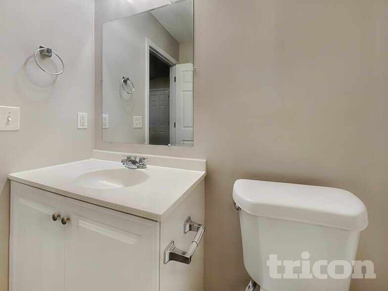 Building Photo - 76 Springway Dr