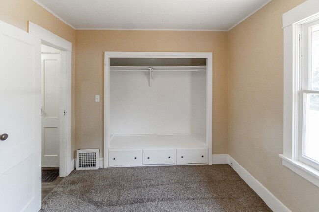 Building Photo - Single Family Home on Spokanes North Side!!