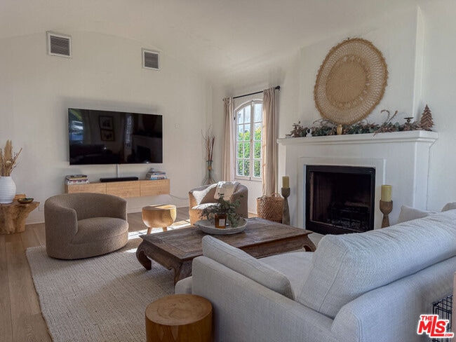 Building Photo - 316 S Wetherly Dr