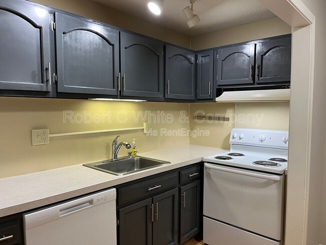 Building Photo - 7 F Country Squire Dr