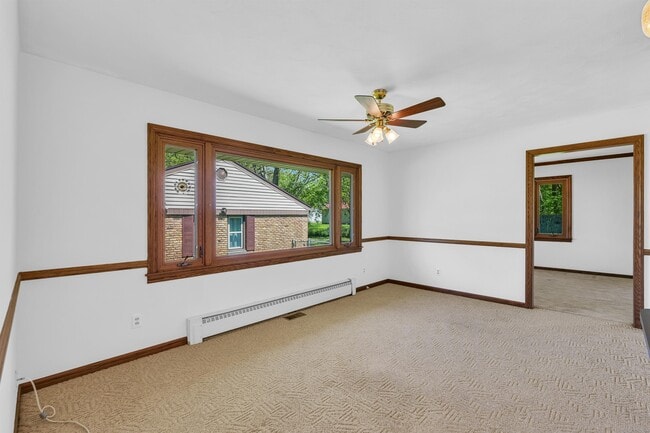 Building Photo - 1702 Golfview Dr