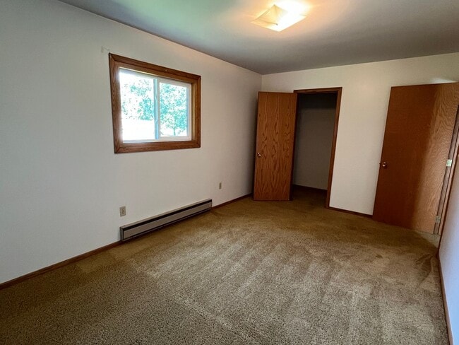 Building Photo - Ambassador 2 Bed 1 Bath