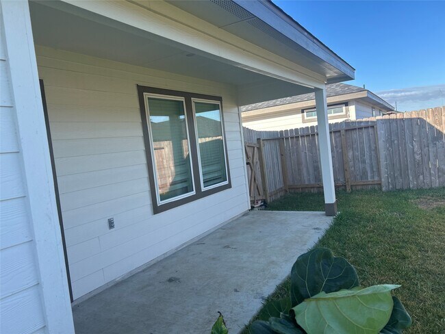 Building Photo - 1119 Fringed Bluestar Dr