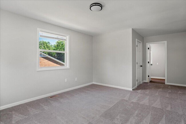 Building Photo - 1844 Brier Ln