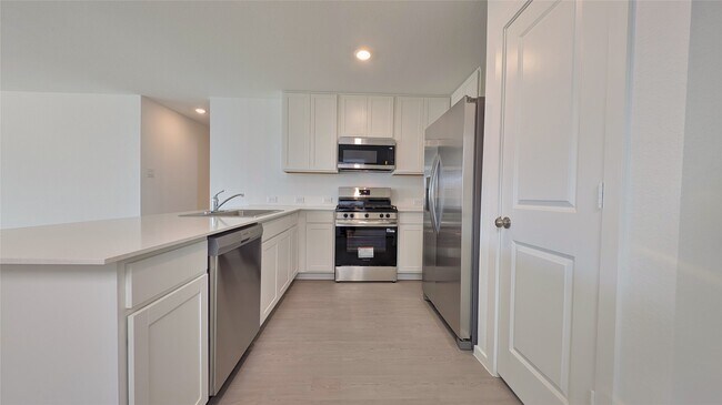 Building Photo - 16806 Old Wagon Wy