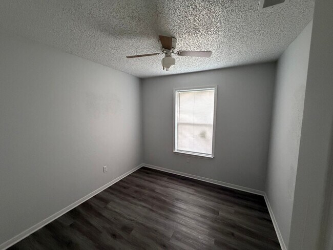 Building Photo - Freshly updated and move-in ready, this 4 bedroom, 2 bath home in Copperas Cove