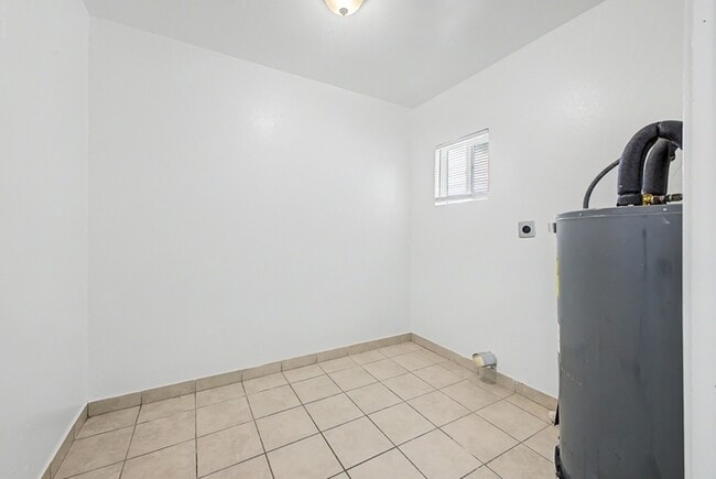 Building Photo - 3 bedroom home!