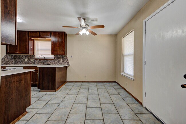 Building Photo - 905 Hawks Nest Dr