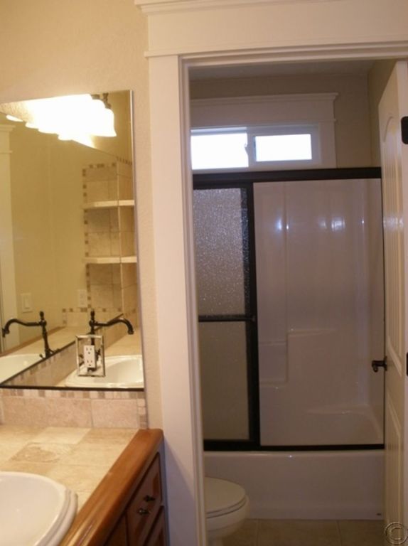 Building Photo - Stunning 4 bed, 3.75 bath Hamilton Home.