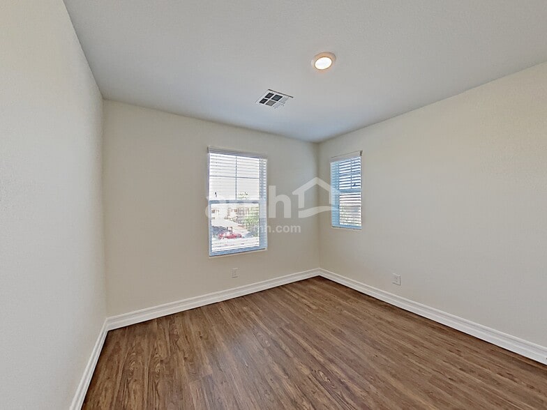 Building Photo - 9875 S Eastern Ave