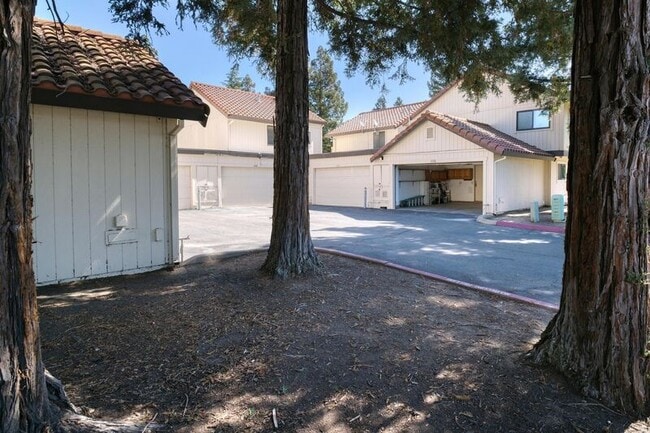 Building Photo - 6726 Calvine Rd