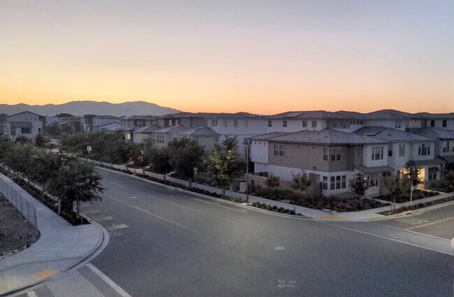 Building Photo - Dublin Hyde Park Modern Living Single Level Condo 4 Bed / 2 Bath, Amenities, Close to 580