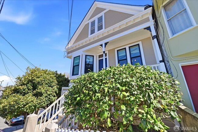 Building Photo - 1529 Hampshire St