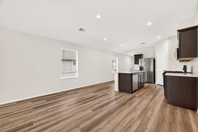 Building Photo - 1710 Legacy Hills Dr