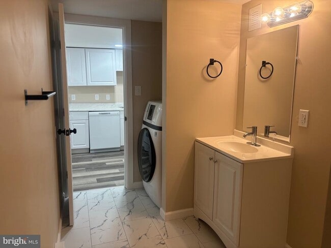 Building Photo - 14 West Ave