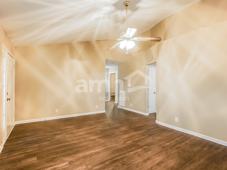 Building Photo - 4021 New Grange Cir