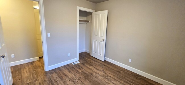 Building Photo - *MOVE IN SPECIAL* $700 off first months re...