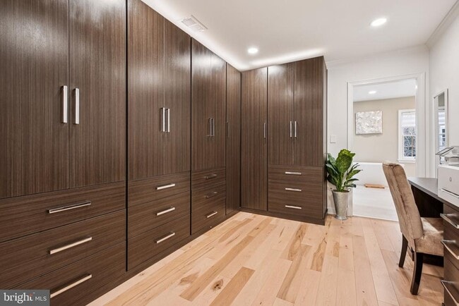 Building Photo - 4353 Westover Pl NW