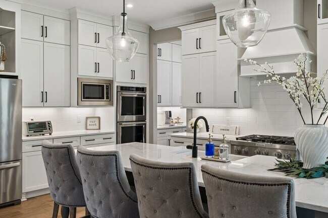 Building Photo - 1925 Parade Dr