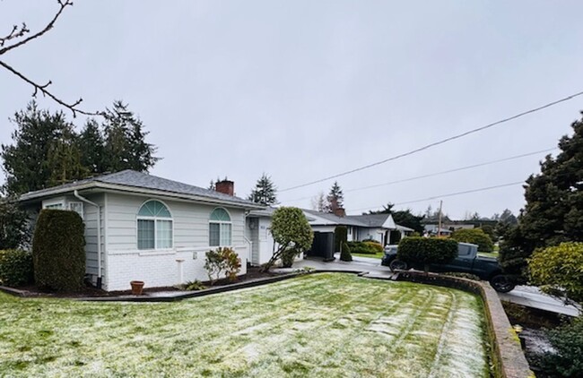 Building Photo - Burlington 3 Bed 2 Bath Home in quiet neig...