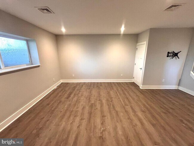 Building Photo - 488 Evergreen Ave