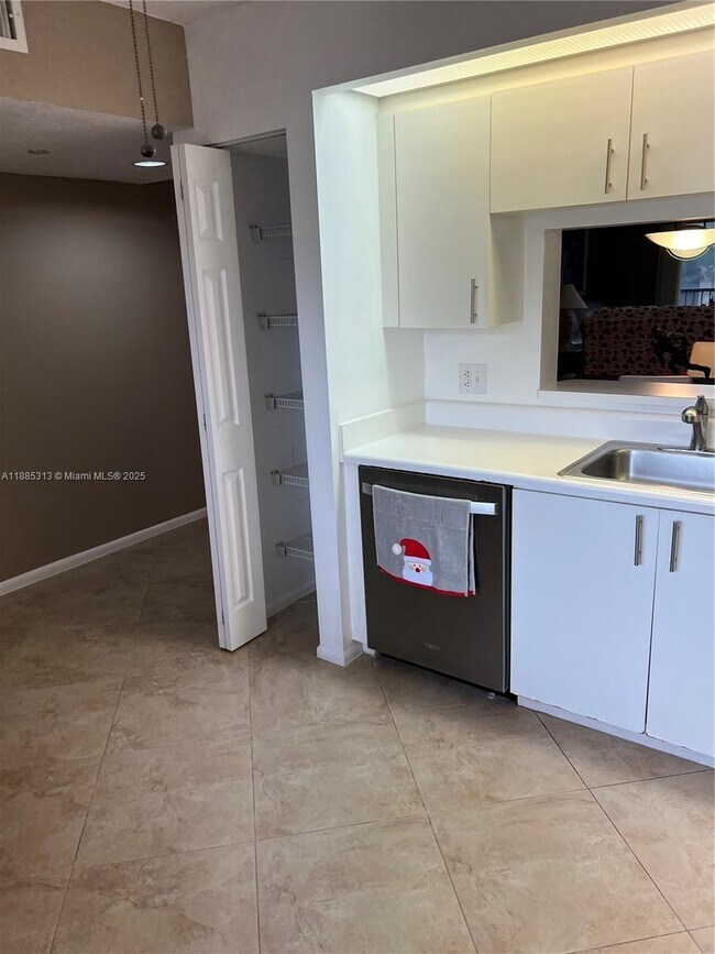 Building Photo - 12550 SW 15th St