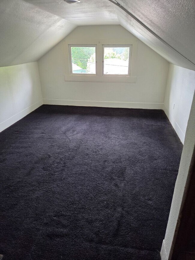 Building Photo - Spacious 4-Bedroom Home in the Heart of Kellogg