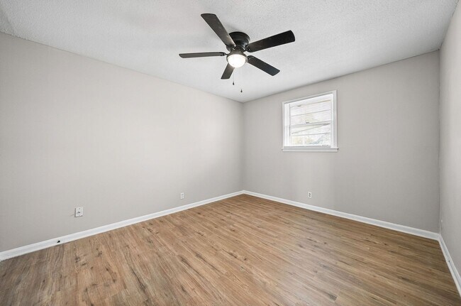 Building Photo - 111 Tandy Dr