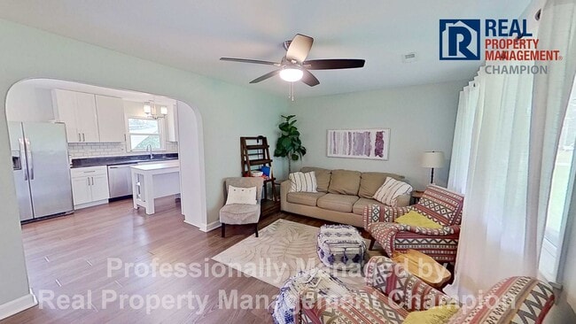 Building Photo - Furnished and Updated 4 BD/2.5 BA Home wit...