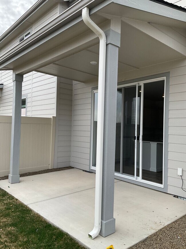 Building Photo - Enjoy this New home in Eagle Ridge!