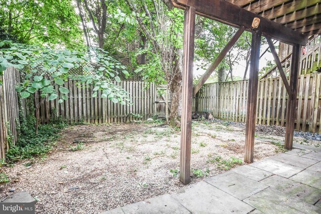 Building Photo - 27 Cross Country Ct