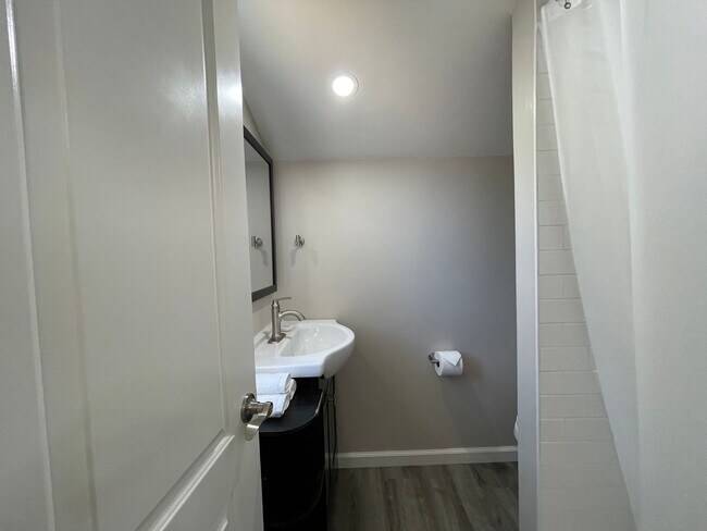 Building Photo - 721 A,B,C