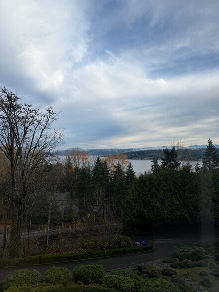 Building Photo - 17203 SE 42nd Pl