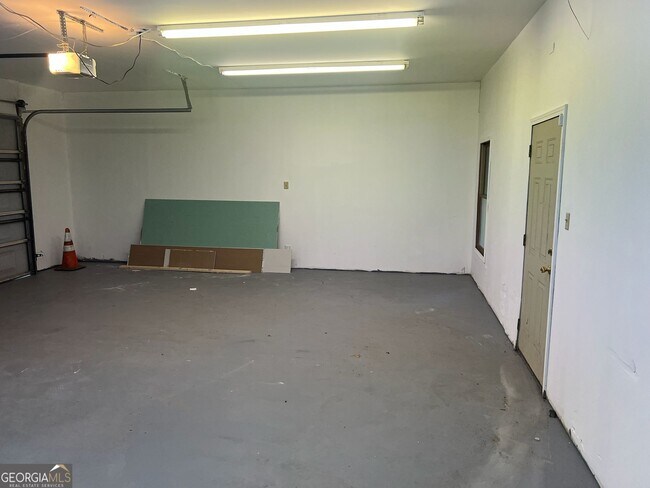 Building Photo - 3145 Malvern Dr