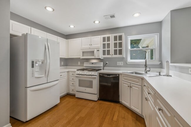 Building Photo - 3221 Calvin Ct