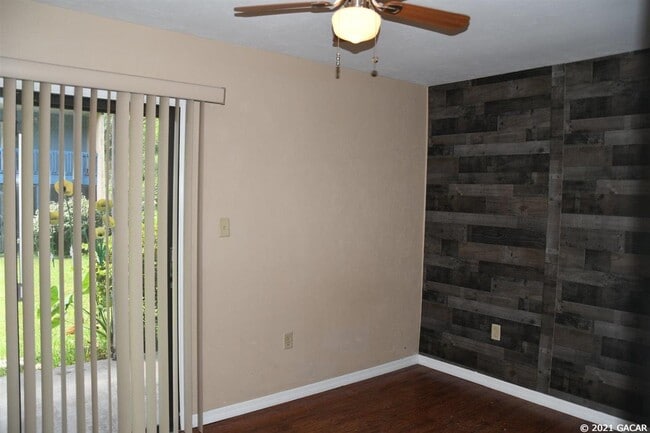 Building Photo - 2811 SW Archer Rd