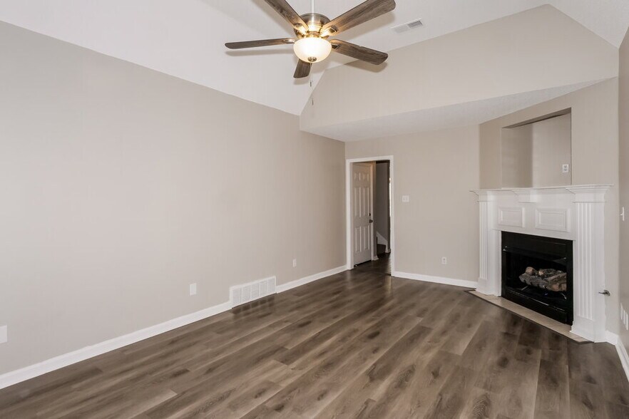Building Photo - 9815 Riggin Dr