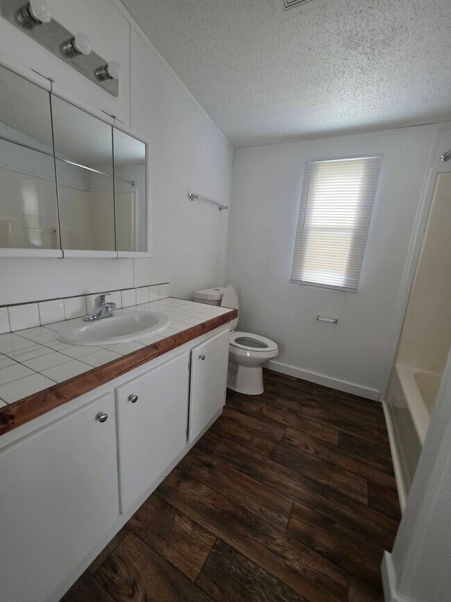 Building Photo - Ready to Move in