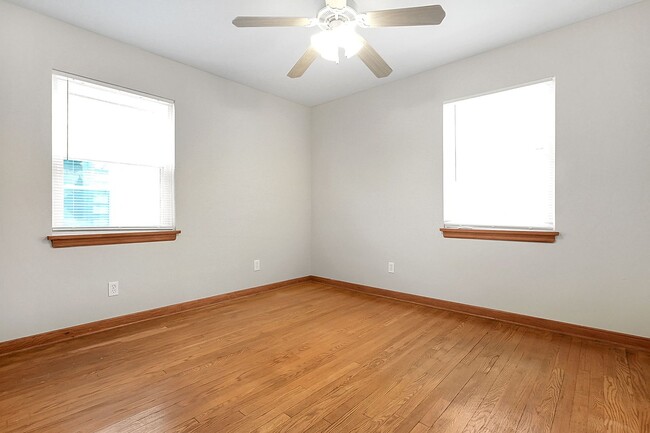 Building Photo - 3 Bed, 1 Bath Single-Family Home – Great L...