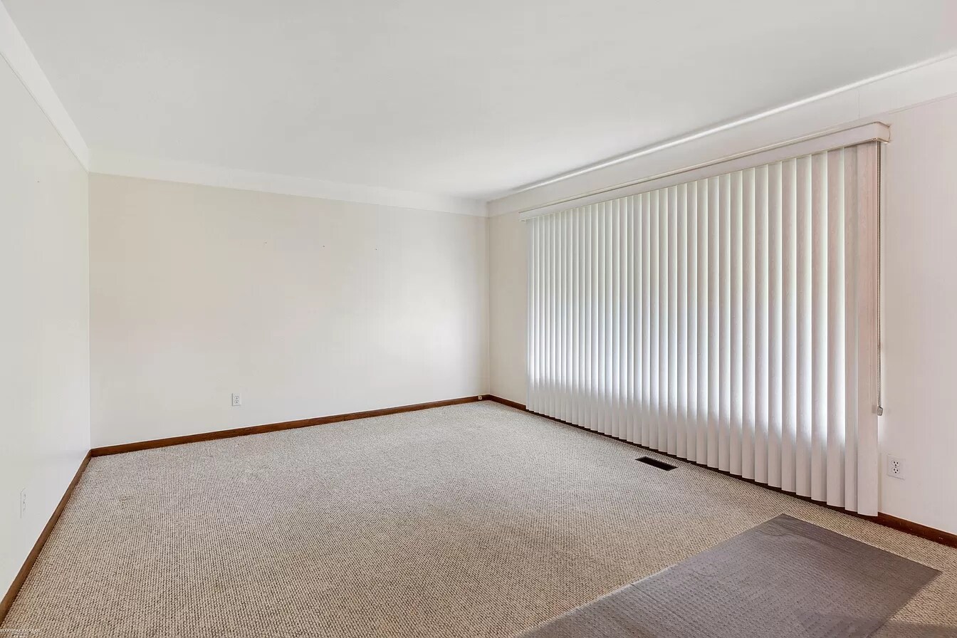 Building Photo - 25100 Marilyn Ave