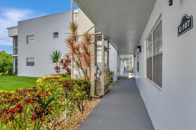 Building Photo - 129 Normandy Ln