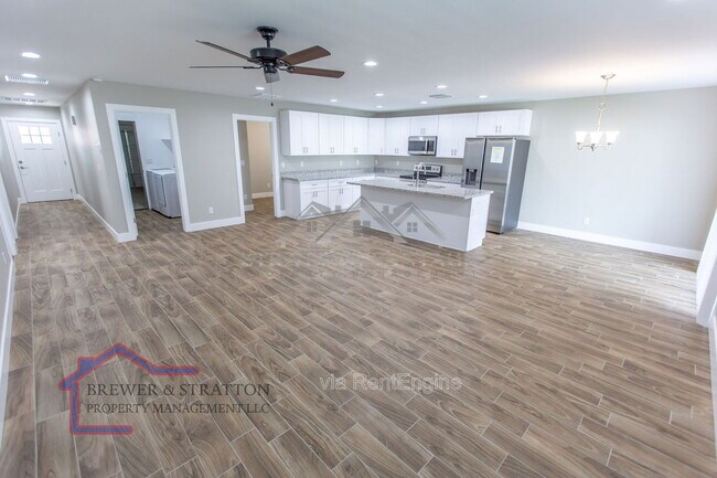 Building Photo - 2324 W Mobile Ln